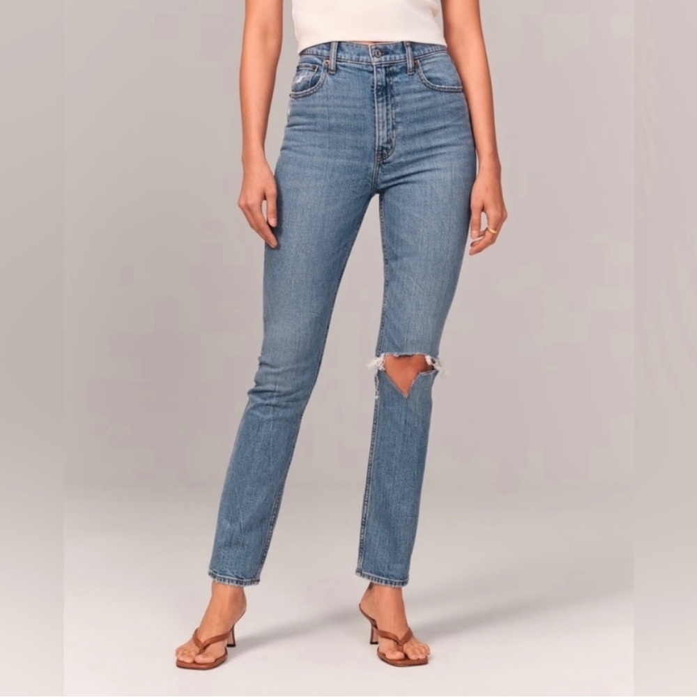 Abercrombie & Fitch Curve Love Ultra High Rise 90s Straight Jean Size 29 / 8